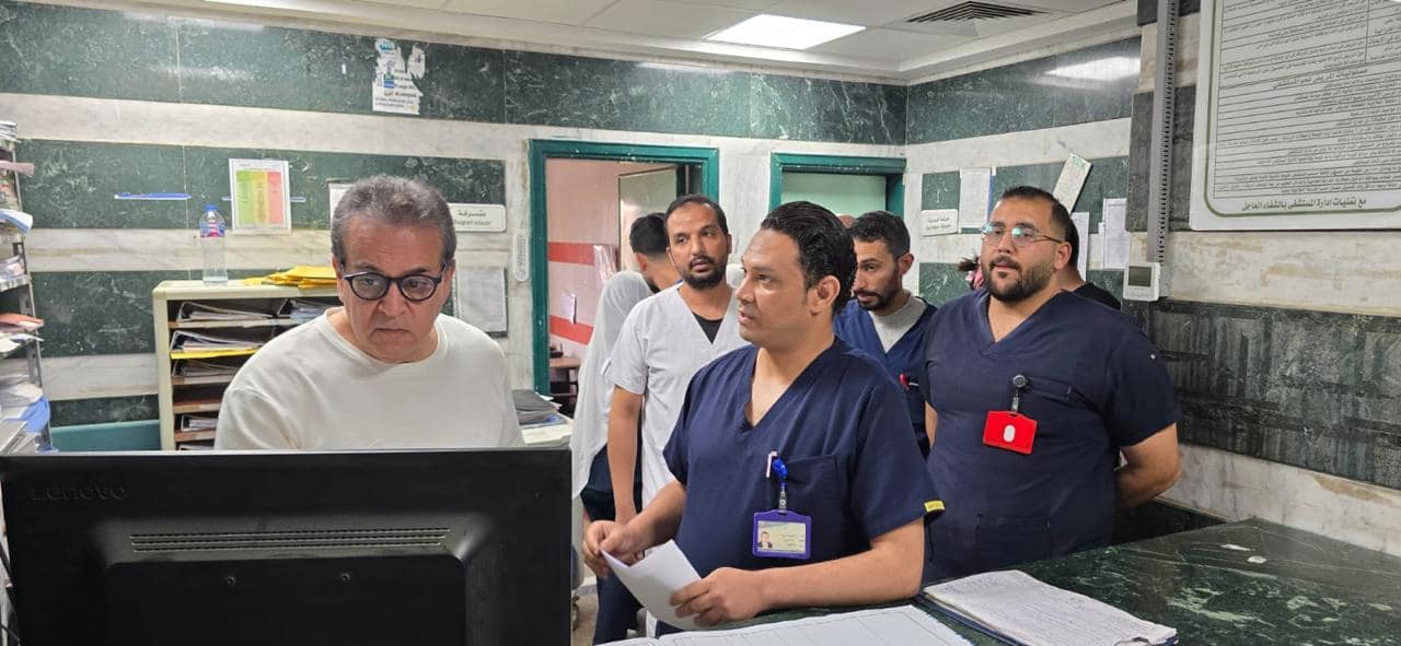 جولة مفاجئة لوزير الصحة داخل مستشفى البنك الاهلى